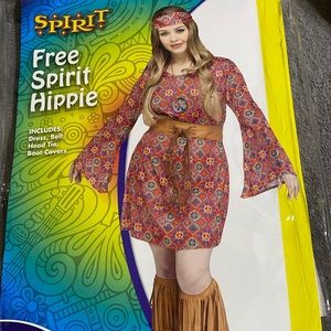 Plus size hippie costume with accessories